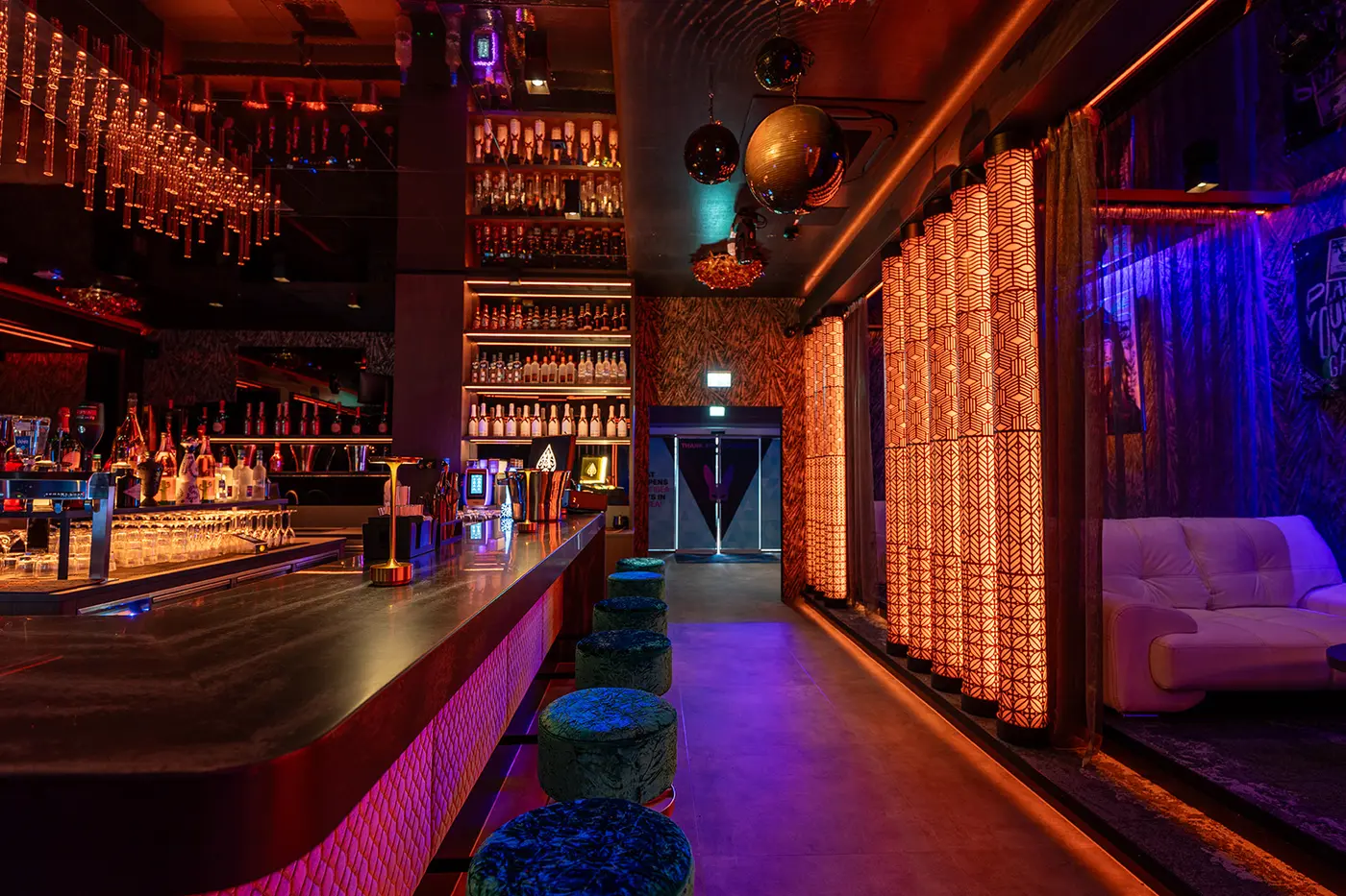 Pangea Wien – Club-Bar mit warmem Lichtdesign