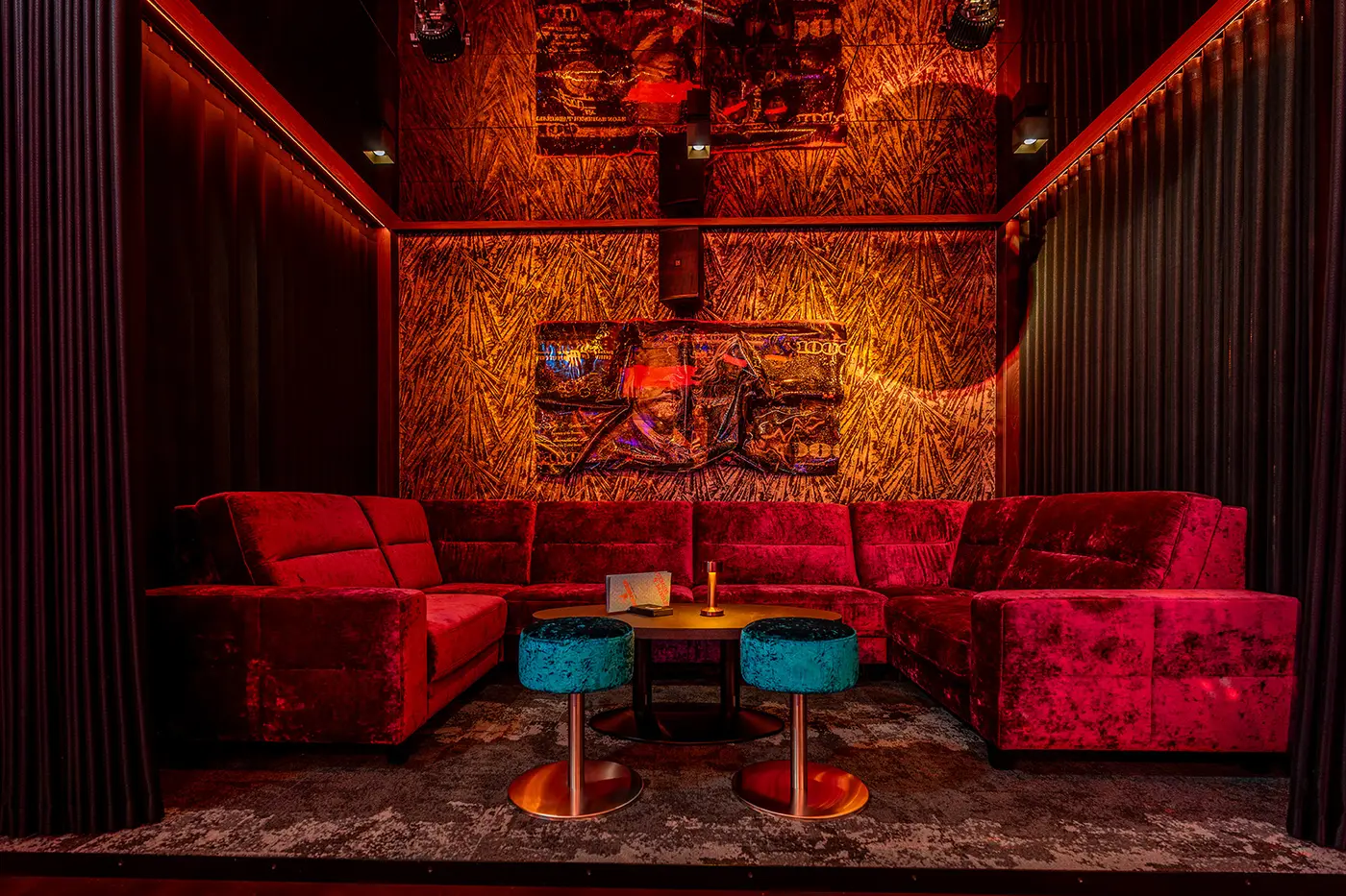 Escort Vienna – private velvet seating lounge