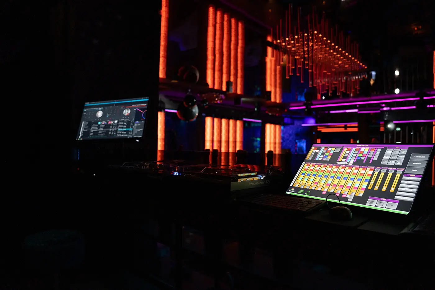 Nightclub Vienna – DJ booth at night