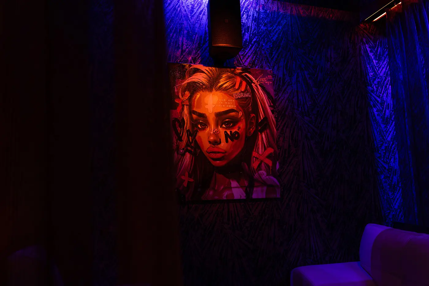 Escort Vienna – lounge with neon art at Pangea