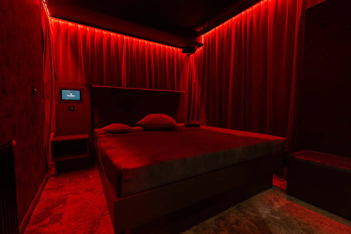 Pangea Wien – Red Room mit stimmungsvollem Licht