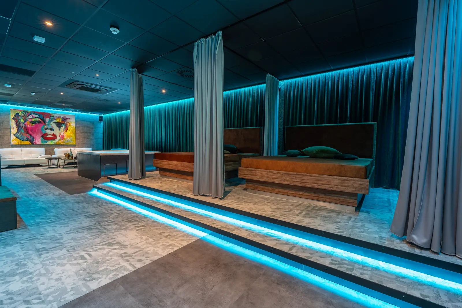 Pangea Wien – privater Room mit Baldachin-Bett